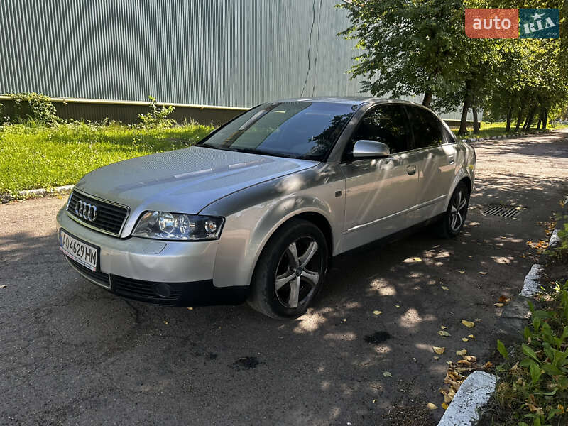 Седан Audi A4 2001 в 