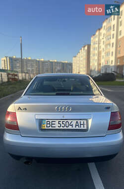 Седан Audi A4 2001 в 