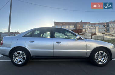 Седан Audi A4 2001 в 