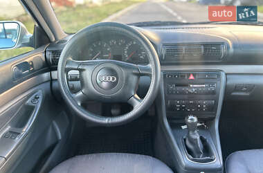 Седан Audi A4 2001 в 