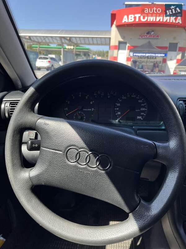 Седан Audi A4 1996 в Тернополе