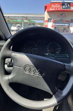 Седан Audi A4 1996 в 