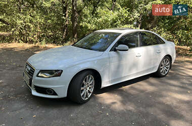 Седан Audi A4 2012 в 