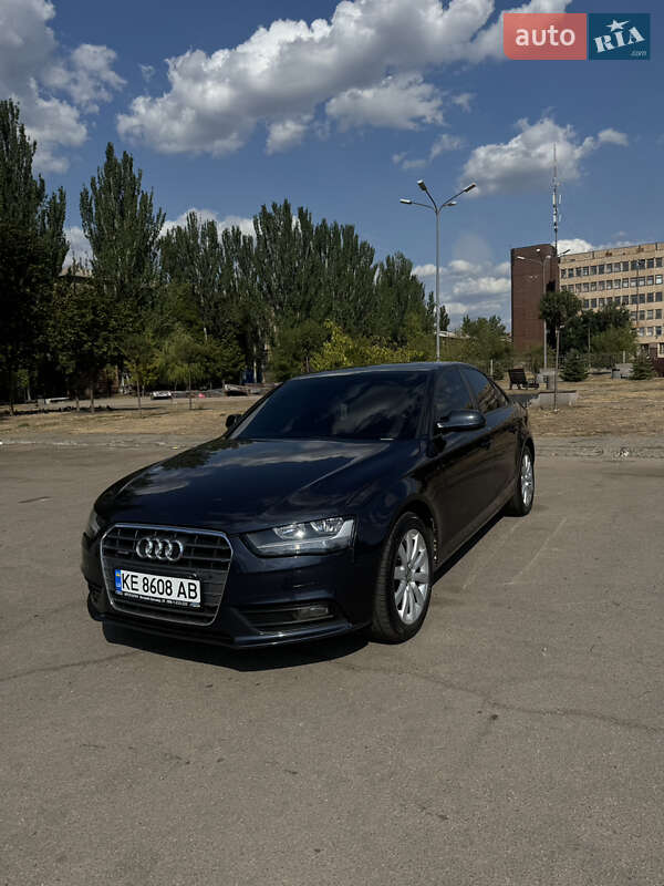 Седан Audi A4 2013 в Кривом Роге