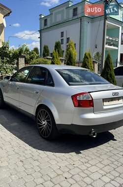 Седан Audi A4 2005 в  фото 4 Седан Audi A4 2005 в
