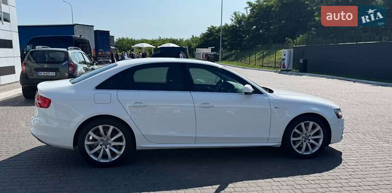 Седан Audi A4 2014 в Ровно