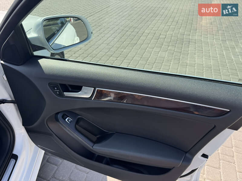 Седан Audi A4 2014 в Ровно