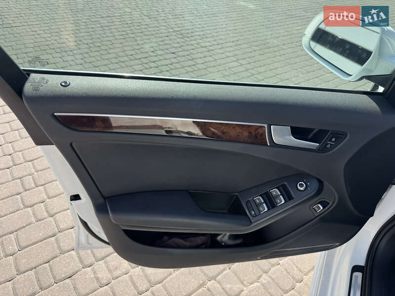 Седан Audi A4 2014 в Ровно