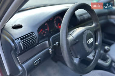 Седан Audi A4 1999 в 