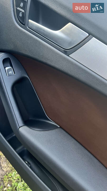 Седан Audi A4 2014 в Нововолынске