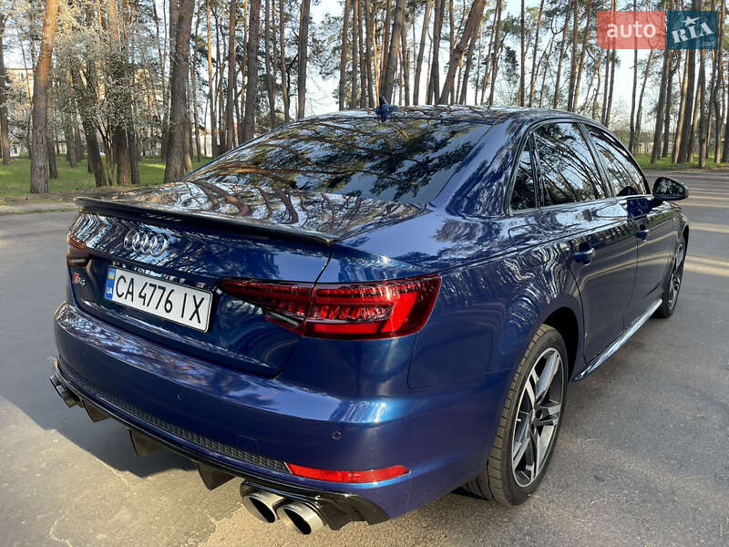 Седан Audi A4 2017 в Киеве