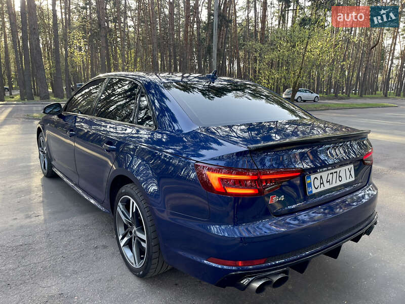 Седан Audi A4 2017 в Киеве