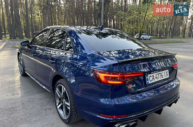 Седан Audi A4 2017 в 