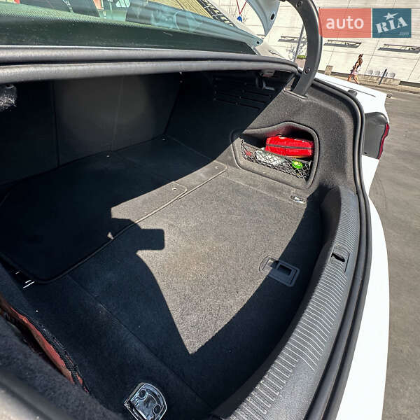 Седан Audi A4 2018 в Львове