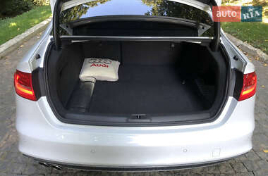 Седан Audi A4 2014 в Ивано-Франковске