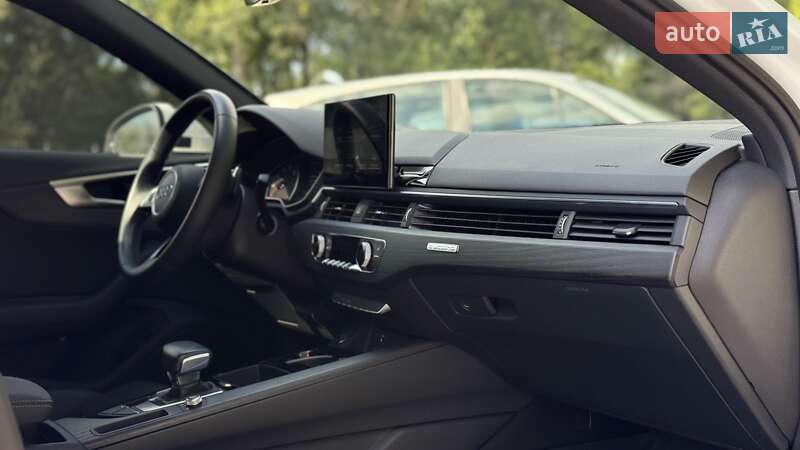 Седан Audi A4 2020 в Киеве