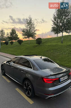 Седан Audi A4 2018 в Киеве