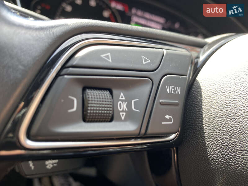 Седан Audi A4 2018 в Львове