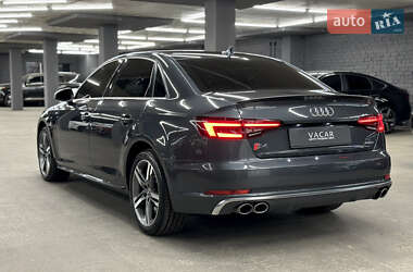 Седан Audi A4 2018 в 