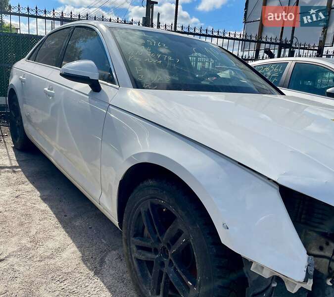 Седан Audi A4 2016 в Киеве
