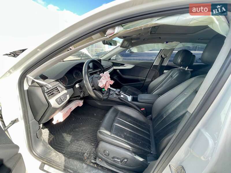 Седан Audi A4 2016 в Киеве