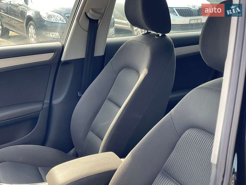 Седан Audi A4 2012 в Ужгороде