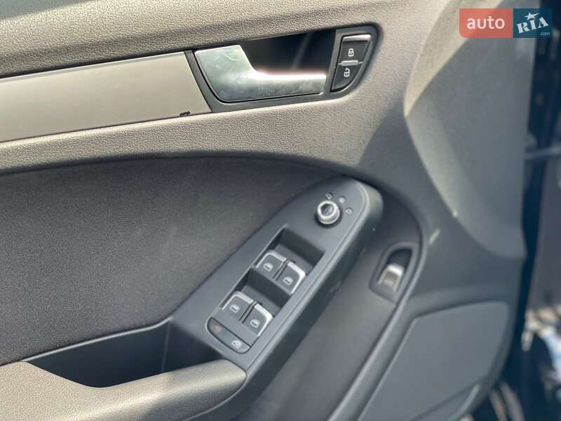 Седан Audi A4 2012 в Ужгороде