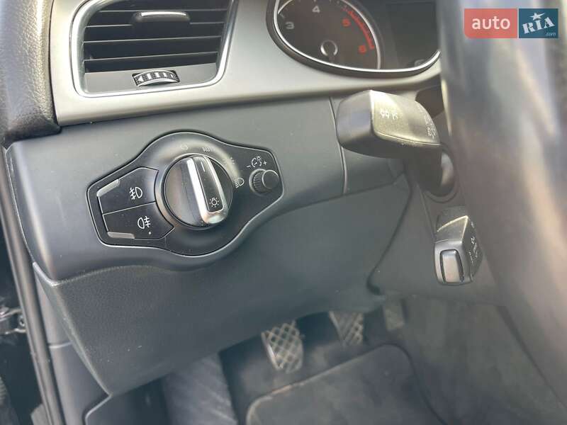 Седан Audi A4 2012 в Ужгороде