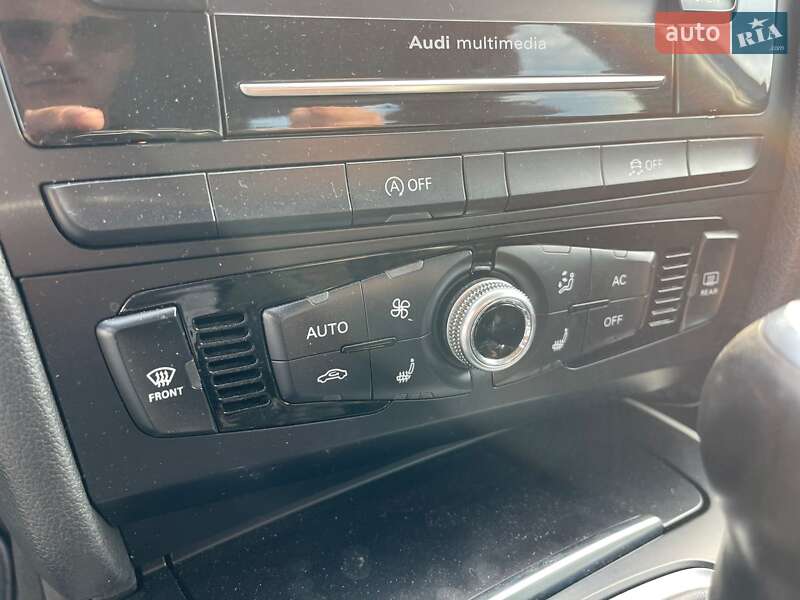 Седан Audi A4 2012 в Ужгороде