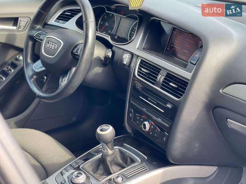 Седан Audi A4 2012 в Ужгороде