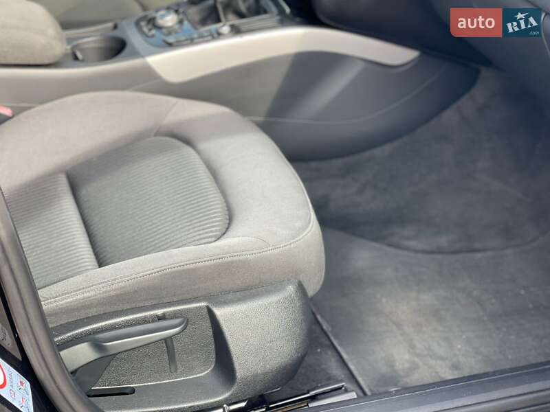 Седан Audi A4 2012 в Ужгороде