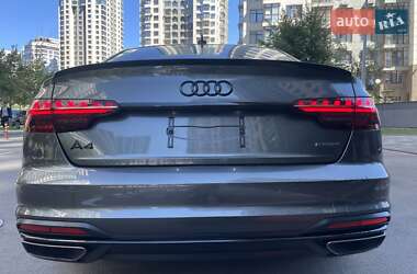 Седан Audi A4 2022 в 
