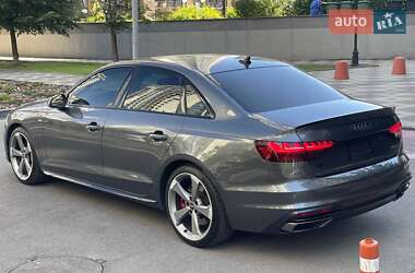 Седан Audi A4 2022 в 