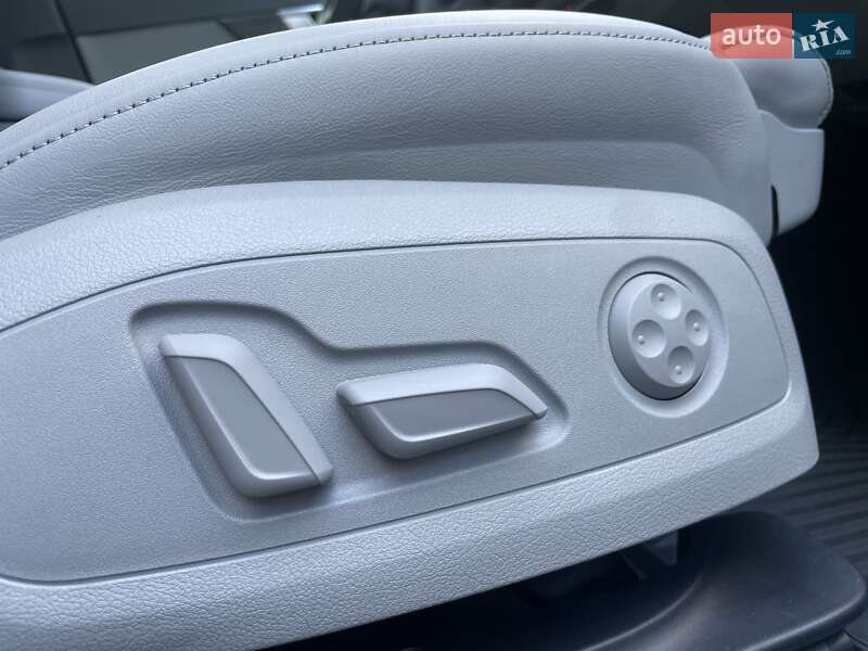 Седан Audi A4 2022 в Киеве