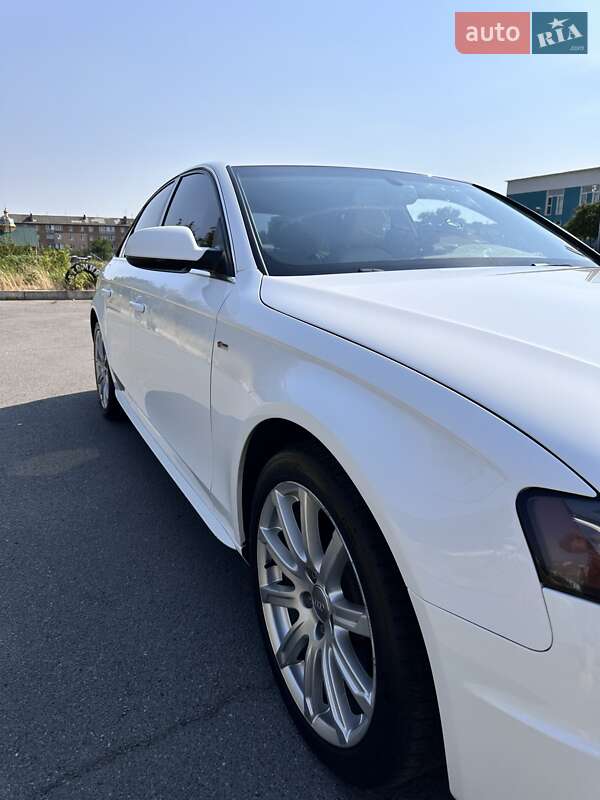 Седан Audi A4 2012 в Тульчине