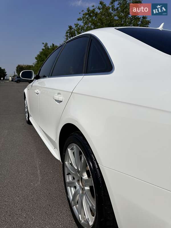 Седан Audi A4 2012 в Тульчине