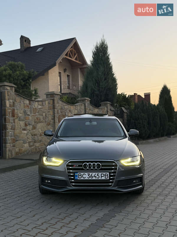 Седан Audi A4 2012 в Львове