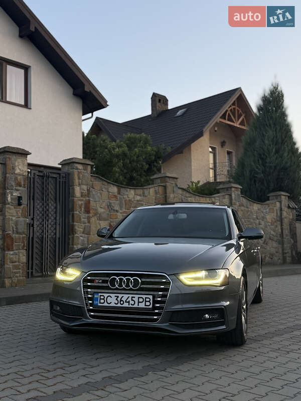 Седан Audi A4 2012 в Львове