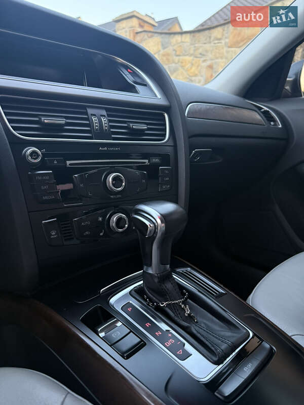 Седан Audi A4 2012 в Львове