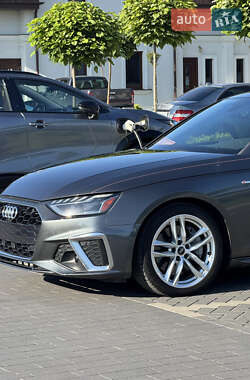 Седан Audi A4 2022 в 