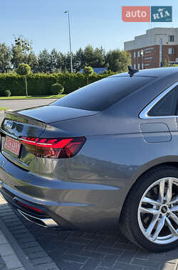Седан Audi A4 2022 в 