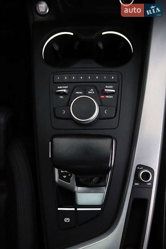 Седан Audi A4 2017 в Днепре