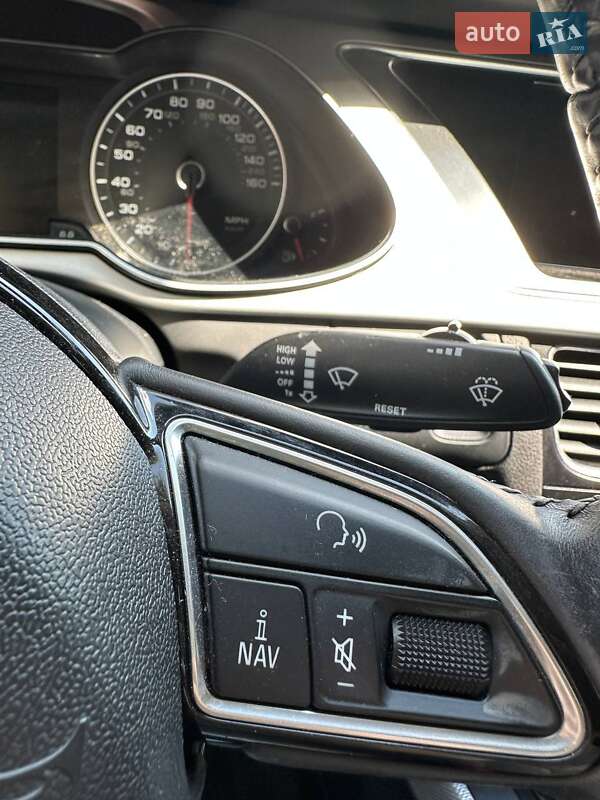 Седан Audi A4 2015 в Львове