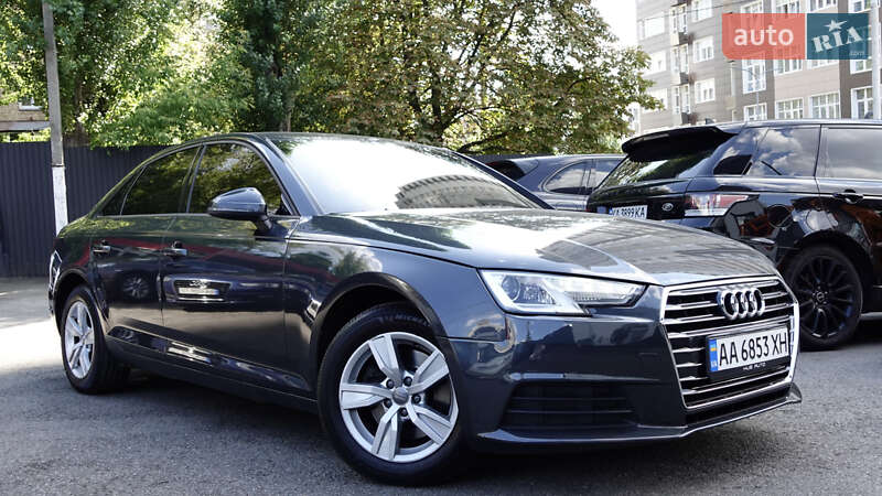 Седан Audi A4 2017 в Киеве