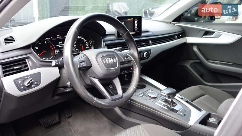 Седан Audi A4 2017 в Киеве