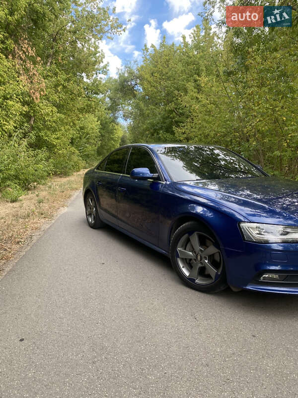 Седан Audi A4 2014 в Днепре
