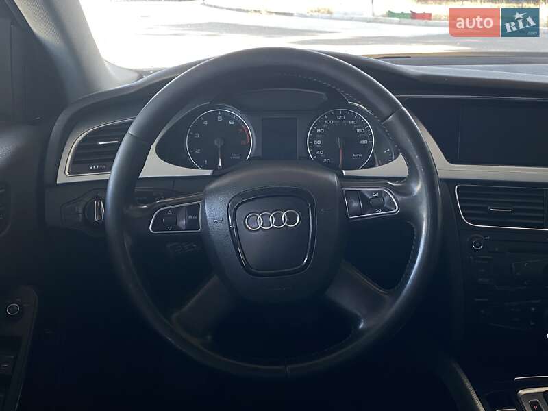 Седан Audi A4 2011 в Николаеве