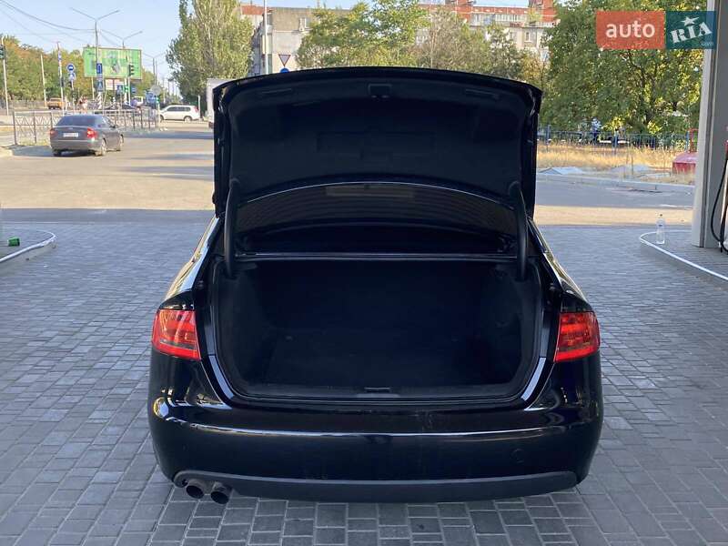 Седан Audi A4 2011 в Николаеве