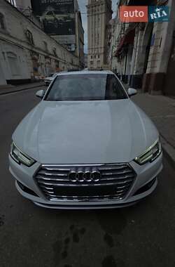Седан Audi A4 2019 в 