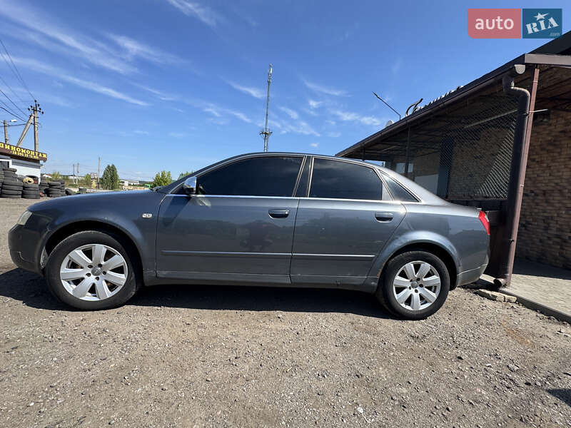 Седан Audi A4 2001 в Чугуеве
